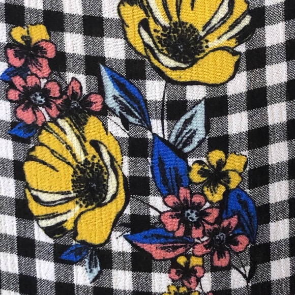 Charming ONE ❤️ CLOTHING. Los Angeles Spring top size Large. NWOT - Picture 9 of 9